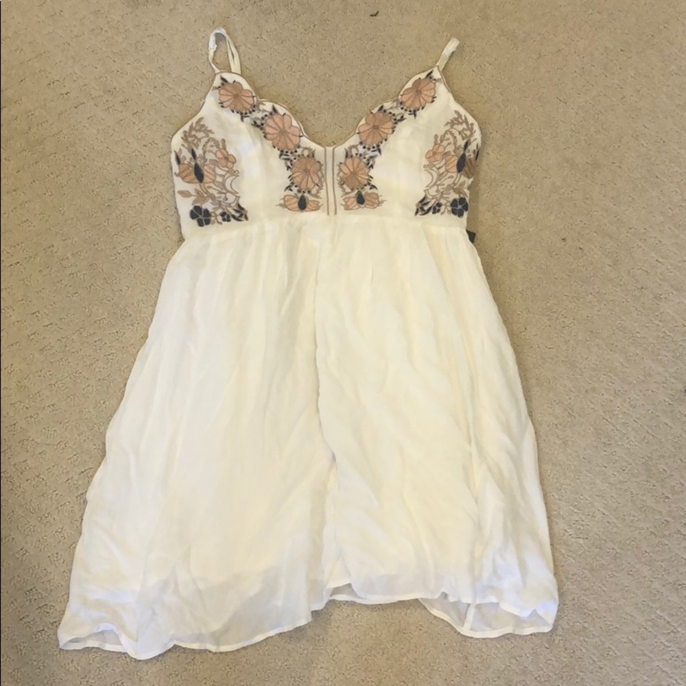 Flowing white floral Lulus dress